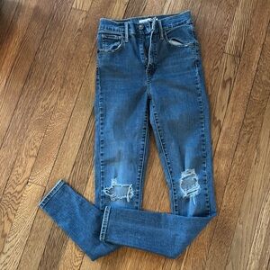 Levi Mile High Super Skinny jeans, size 25